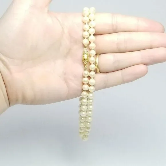 Vintage Faux Cream Pearl Beaded Necklace with Gold Tone Hook Clasp, Classic - Picture 2 of 5
